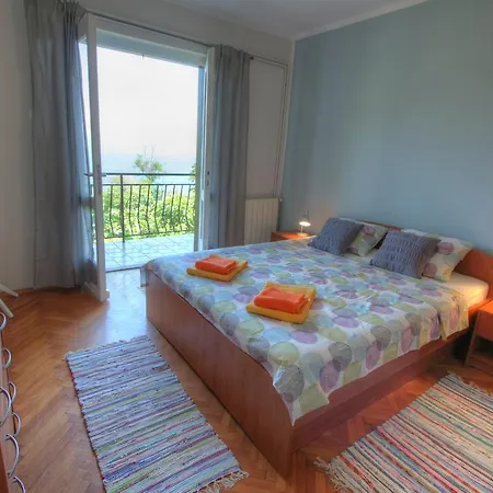 Apartment Lena *